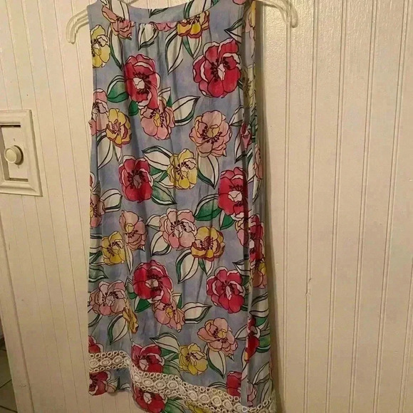 Nwot Crown & Ivy super lightweight dress - Picture 3 of 5